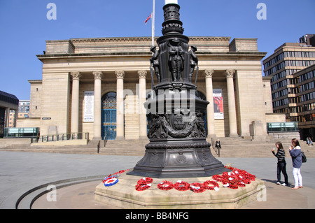 Rathaus und Kenotaph, Barkers Pool, Sheffield, South Yorkshire, England, Vereinigtes Königreich Stockfoto