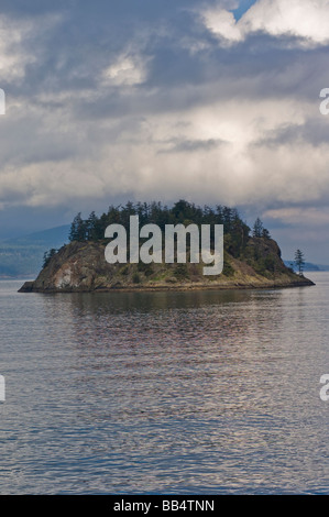 Eine kleine Insel in der San Juan Inselgruppe, US-Bundesstaat Washington. Stockfoto