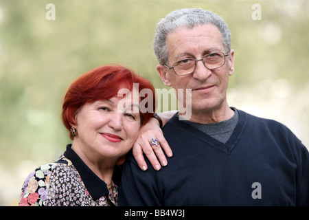 Porträt eines glücklichen Paares in ihren Siebzigern Stockfoto