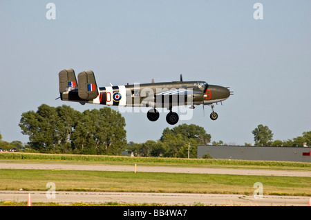 North American b-25 Mitchell mit RAF Abzeichen Stockfoto