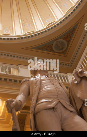 Statue von George Washington in der Rotunde des Kapitols, Richmond Virginia Stockfoto