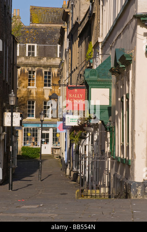 Sally Lunns Café Bad eine typische schmale Straße in Bath, england Stockfoto