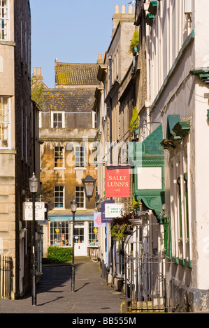 Sally Lunns Café Bad eine typische schmale Straße in Bath, england Stockfoto