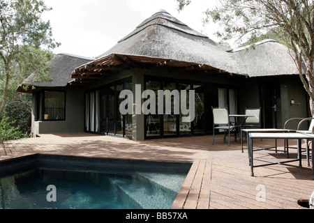 Einer der neun Räume in Eagle Crag Lodge in Shamwari Game Reserve in Südafrika Stockfoto