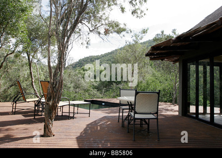 Einer der neun Räume in Eagle Crag Lodge in Shamwari Game Reserve in Südafrika Stockfoto