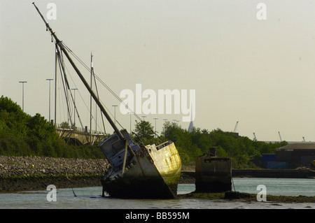 Große Schiffswrack in Portsmouth Gewässer verlassen Stockfoto