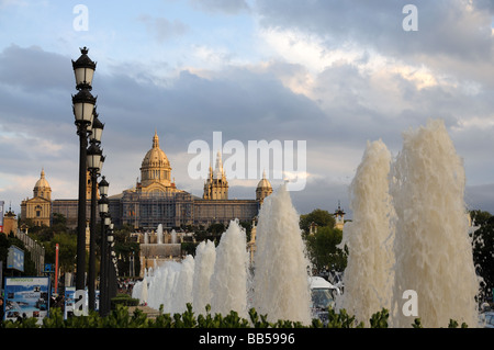 Magic Fountain und Palau Nacional in Barcelona, Spanien Stockfoto