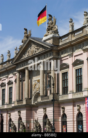 Berlin Deutschland Exterieur des deutschen historischen Museum deutschen historischen Museum Unter den Linden Stockfoto