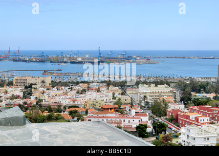 Eine schöne Aussicht über Dächer, Puerto De La Luz, Hafen des Lichts. Las Palmas, Gran Canaria, Kanarische Inseln, Spanien, Europa. Stockfoto