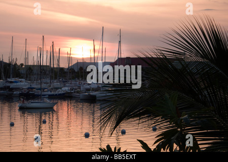 Sonnenuntergang über Simpson Bay Lagune Marigot Französisch Saint Martin Stockfoto