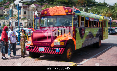 Multi farbige Da Party Bus Marigot Französisch Saint Martin Stockfoto