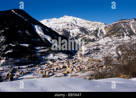 Das malerische Dorf von Saint Etienne-de-Tinée im Mercantour Nationalpark Stockfoto