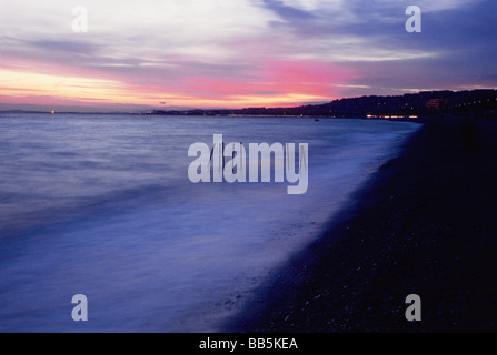 Sonnenuntergang am Strand von Nizza Stockfoto