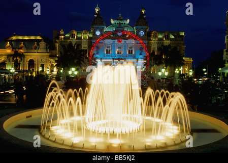 Dekoration in der Weihnachtszeit auf dem Platz des Palazzo Casino in Monaco Stockfoto