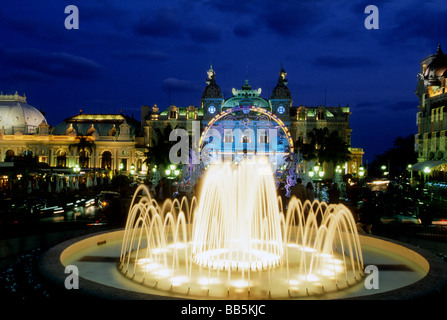 Dekoration in der Weihnachtszeit auf dem Platz des Palazzo Casino in Monaco Stockfoto