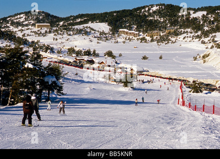 Die Ski-Station des Greoliere Les Neiges ist nur 30 Meilen entfernt von der Mittelmeer-Küste Stockfoto