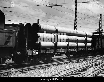 Transport/Transport, Eisenbahn, Waggons, Güterwaggons, Flachwagen, die Rohre transportieren, Deutschland, 1930er Jahre, Stockfoto