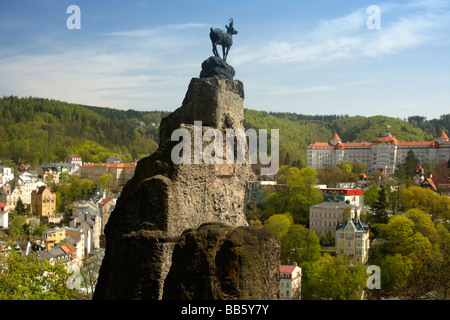 Hirsch Sprung Ansicht Panorama des Kurortes Karlsbad Tschechien Stockfoto