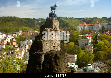 Hirsch Sprung Ansicht Panorama des Kurortes Karlsbad Tschechien Stockfoto