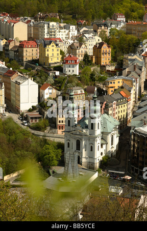 Blick auf Karlsbad aus Jelení Skok, barocken Maria-Magdalena-Kirche, West-Böhmen, Tschechische Republik, Europa Stockfoto