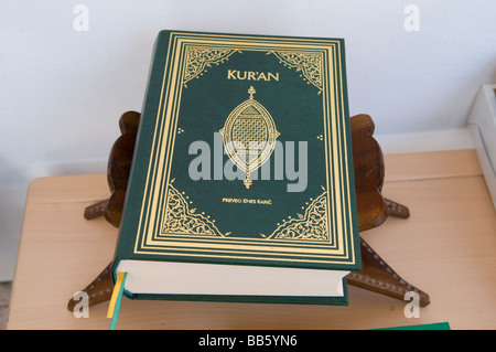 Kopie von den heiligen Texten des Islam Koran in einer Buchhandlung in der Stadt Sarajevo, Bosnien und Herzegowina Stockfoto