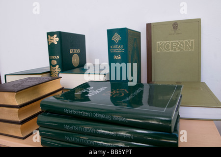 Kopien von den heiligen Texten des Islam Koran in einer Buchhandlung in der Stadt Sarajevo, Bosnien und Herzegowina Stockfoto