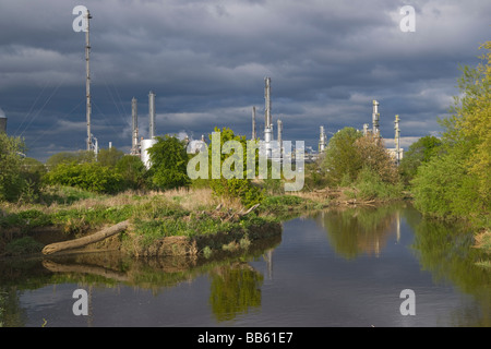 Grangemouth petrochemische Anlage Industrie Fluss Avon Zentralregion Schottland Mai 2009 Stockfoto