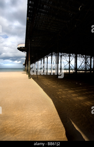 Unter der in der Nähe von verlassenen wales Victoria Pier in Colwyn Bay Conwy Nord Großbritannien Europa Stockfoto