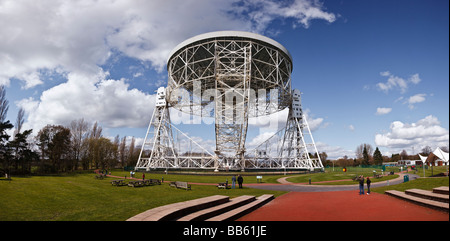 Panoramasicht auf das Lovell Radioteleskop bei Jodrell Bank, Cheshire. Stockfoto