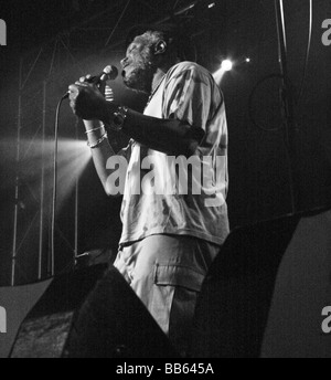 Legendäre Reggaesänger Horace Andy führt live auf der Bühne in Oxford, 2009. Horace hat auch auf einige Massive Attack Records gesungen. Stockfoto