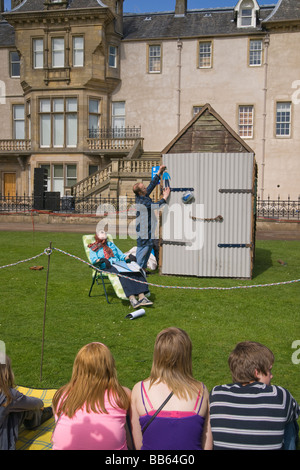 Groß in Falkirk Theater und Musik Event Callendar Park Falkirk Zentralregion Schottland Mai 2009 Stockfoto