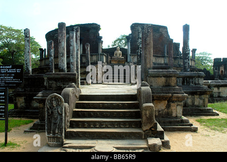 Polonnaruwa - Sri Lanka - Ansicht von der Vatadage - kreisförmige Relikt Generalhaus. Stockfoto