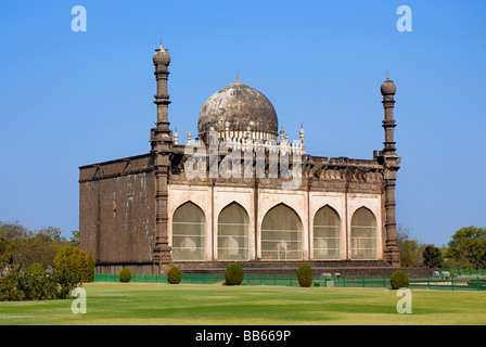 Bijapur - Karnataka, Gol Gumbaz, General - Blick auf die Moschee auf Betrachter linken des der Hauptmoschee. Stockfoto