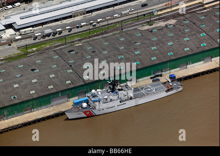 Luftbild oben angedockt United States Coast Guard USCG Schiff Mississippi River New Orleans Stockfoto