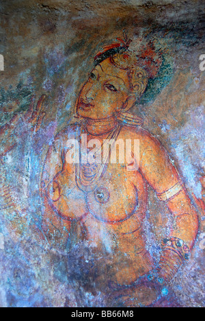 Sigiriya - Sri Lanka, Fresken an der Felswand West Apsaras in Wolken zeigen. 5. Jahrhundert n. Chr. Stockfoto