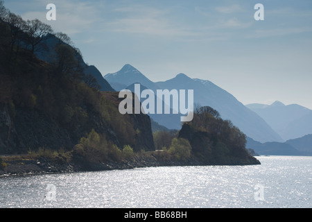 Blick nach Süden hinunter Loch Duich, fünf Schwestern und Shiel Bridge Highland Region Schottland November 2008 Stockfoto