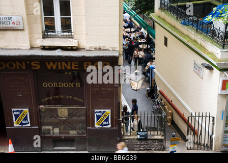 Gordon's Wine Bar in Villiers Street in Charing Cross und Embankment, London England UK Stockfoto