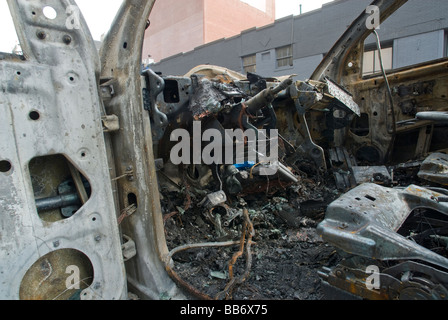 Automobile verbrannt, nachdem ein Unfall auf einer Straße im trendigen West Chelsea Gallery District in New York zu sehen sind Stockfoto