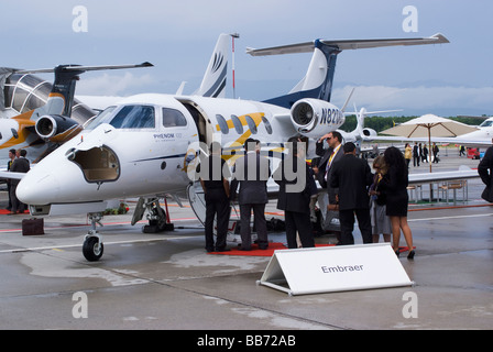 Embraer Phenom 100 Businessjet N82DU bei EBACE Aircraft Messe am Flughafen Genf Schweiz Stockfoto