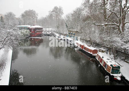 Regents Park Kanal im Winter Camden Town London NW1 England UK Stockfoto