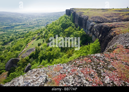 Der Coirons Basalt Hochebene, in der Ardeche (Rhône-Alpes - Frankreich). Plateau Basaltique du Coirons En Ardèche (Rhône-Alpes - Frankreich) Stockfoto