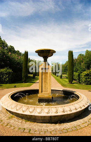 Brunnen in Avenue Gärten in den Regents Park, London England UK Stockfoto