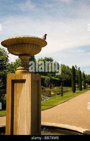 Brunnen in Avenue Gärten in den Regents Park, London England UK Stockfoto