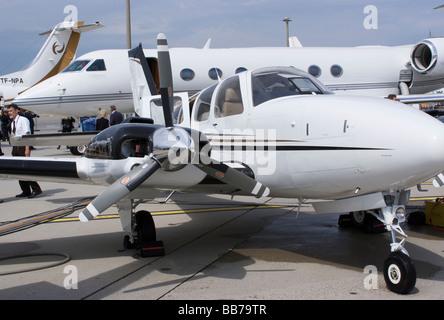 Hawker Beechcraft Buche G58 Baron Geschäftsflugzeuge bei EBACE Aircraft Messe am Flughafen Genf Schweiz Geneve Suisse Stockfoto