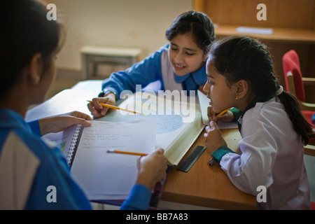 Studenten an Klasse am National Book Foundation in Islamabad P Stockfoto