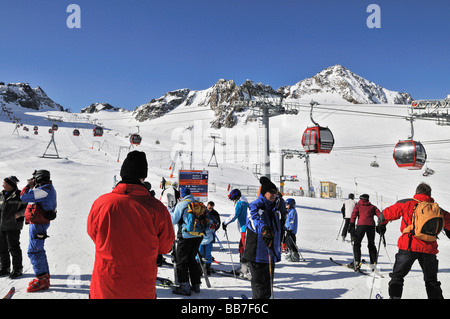 Pistenkilometern und Schaufeljochbahn Gondel heben am Stubaier Gletscher, Tirol, Österreich, Europa Stockfoto