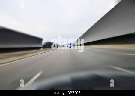 Autobahn zum Flughafen MUC II mit Noise Control Wände, Munich, Bavaria, Germany, Europe Stockfoto