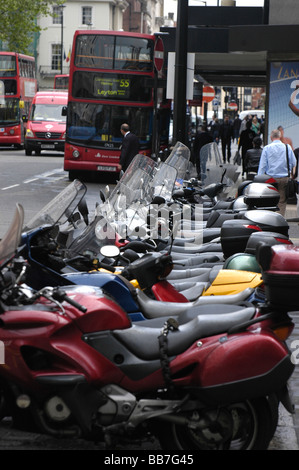 Ein Motorrad und Roller-Parkplatz im Zentrum von London Stockfoto