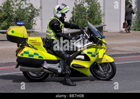 London Ambulance Service Sanitäter auf Motorrad Stockfoto