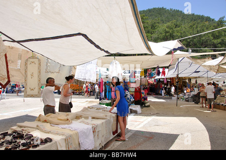 Handwerksmarkt Stände im Freiluftmarkt, Icmeler, Provinz Mulga, Türkei Stockfoto